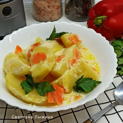 Тушёный картофель в сметане (в мультиварке)