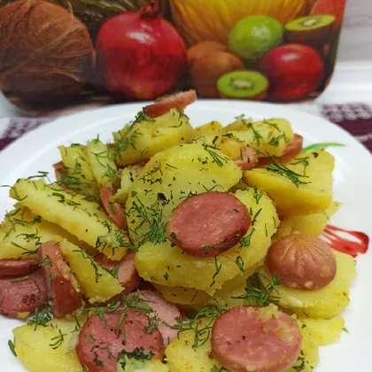 Картофель жареный с сосисками