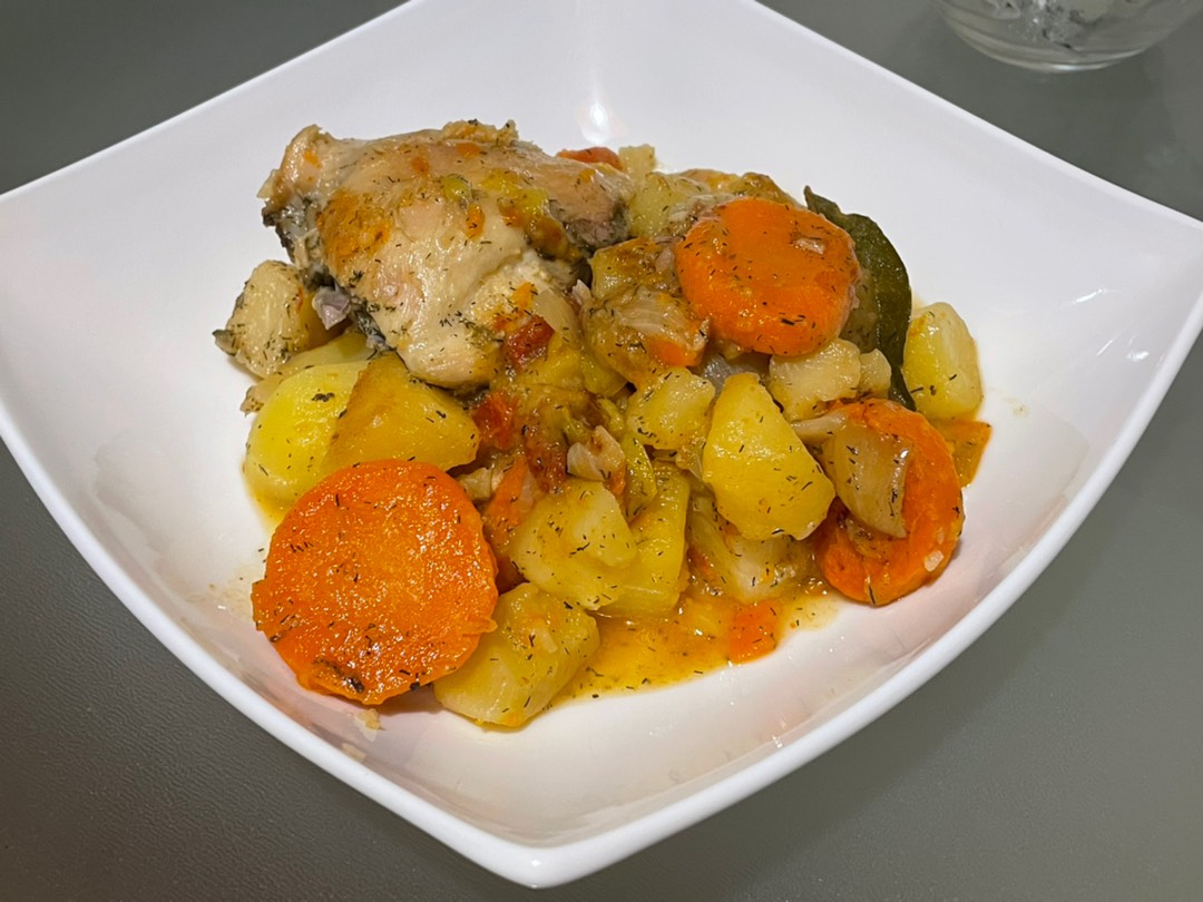 Овощное рагу с куриными бёдрышками