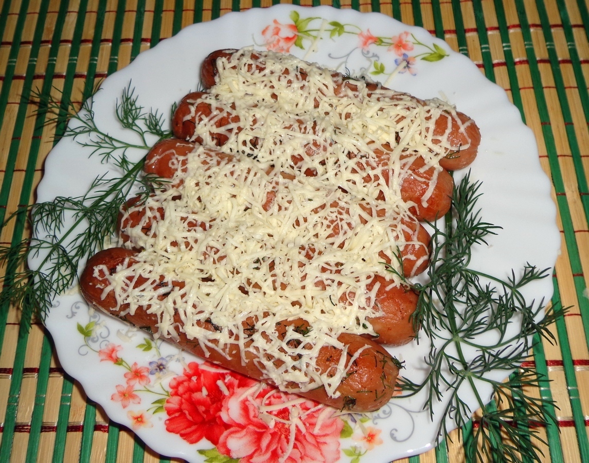 Сосиски - гриль под сырной шубкой