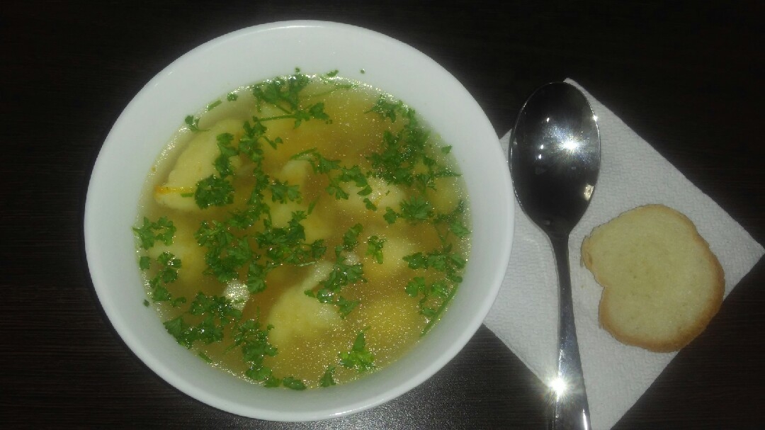 Суп с куриными потрошками и клёцками