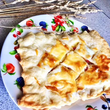 Сырный пирог с картофелем и колбасой на скорую руку