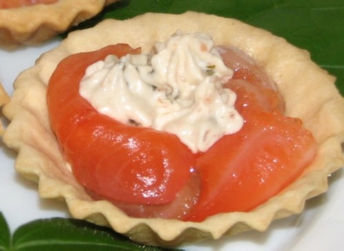 Тарталетки праздничные с лососем