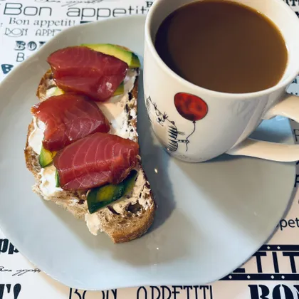 Тост с тунцом на завтрак