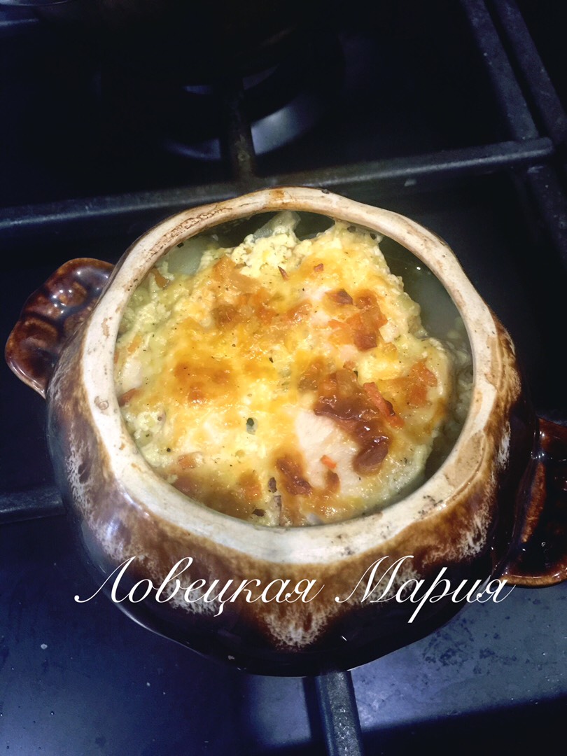 Курица с овощами в горшочке