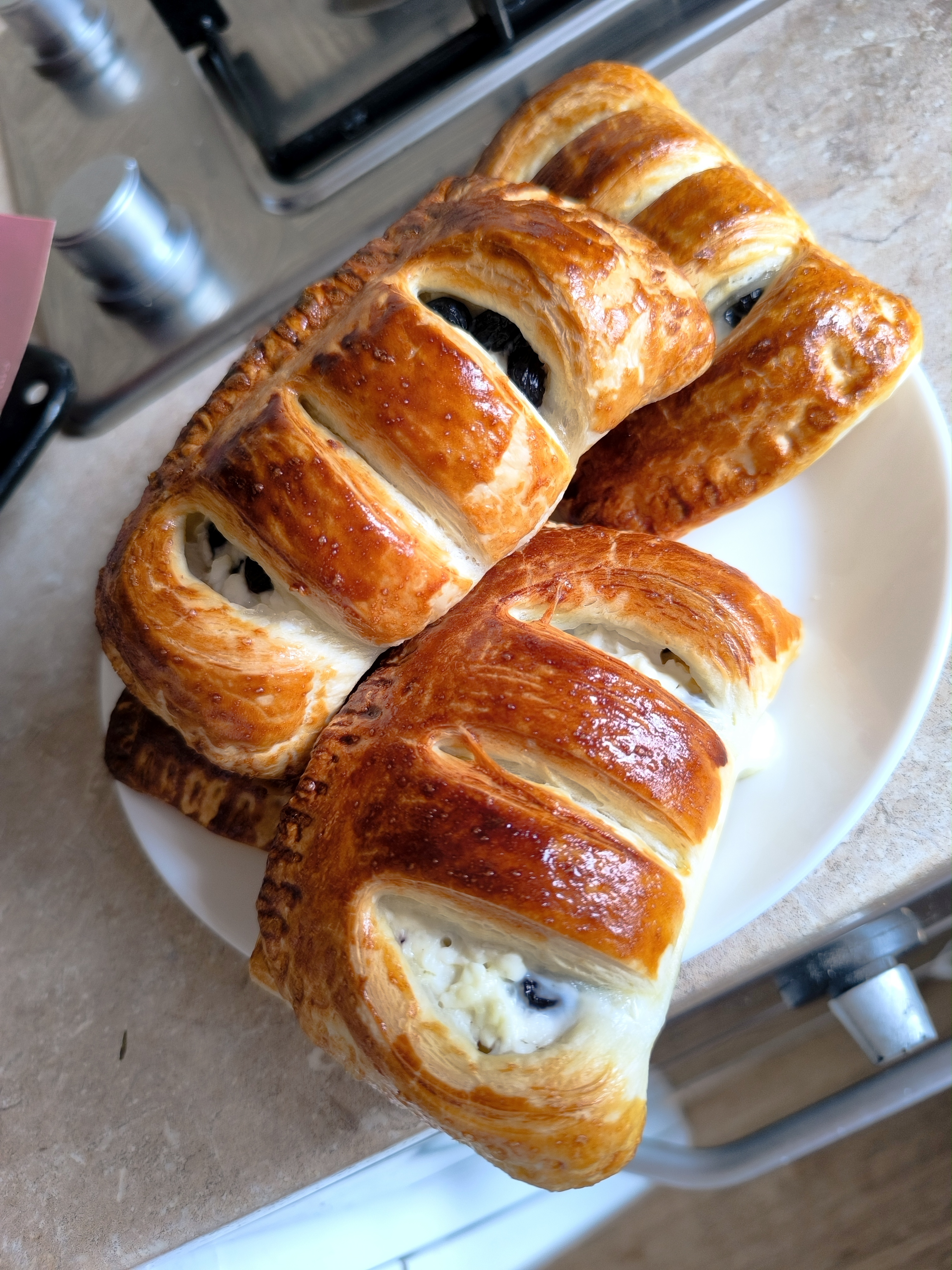 Слойка за 22 руб. с творогом и изюмом + себестоимость 