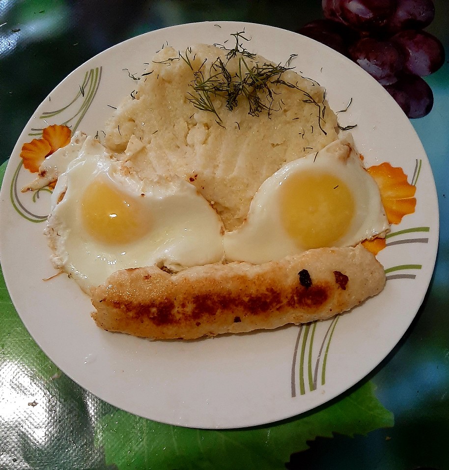 Сердитый завтрак "Съешь меня"))