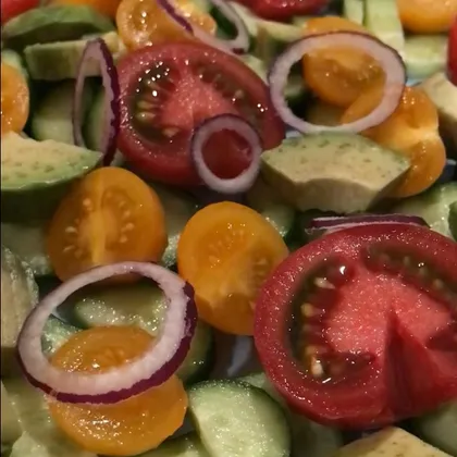 Овощной салат из помидор Черри