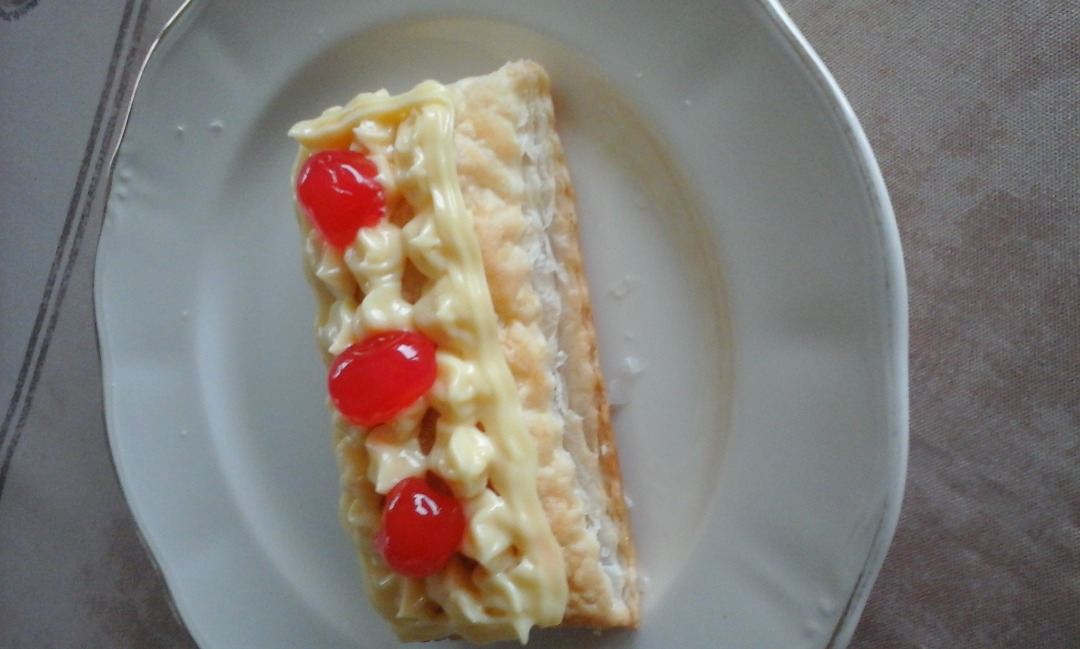 Слойки с заварным кремом