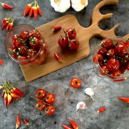 Закуска из черри с зеленью и чесноком 🍅