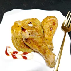 Запечённые куриные голени со стейком из капусты 
