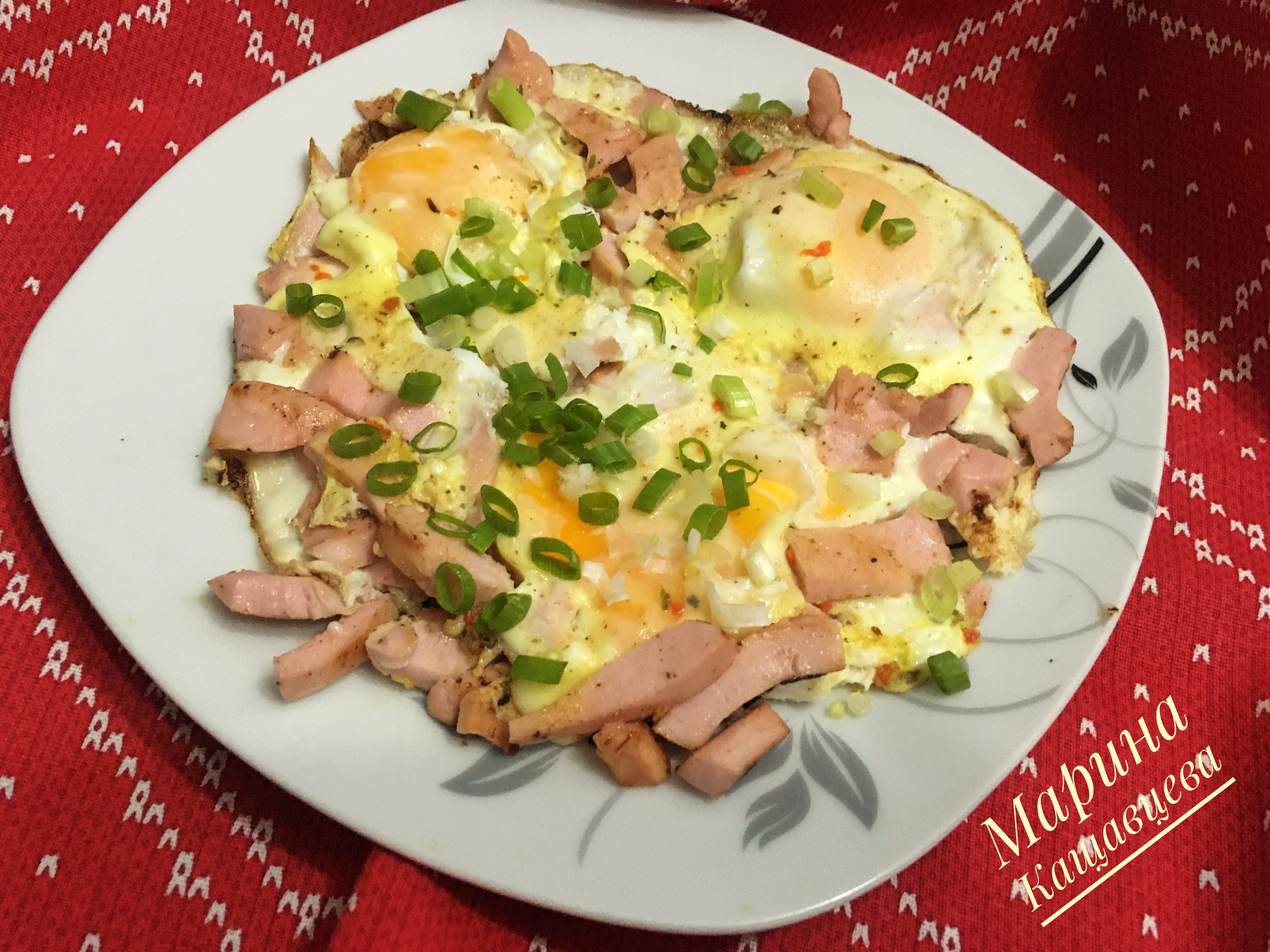 Яичница с колбасой