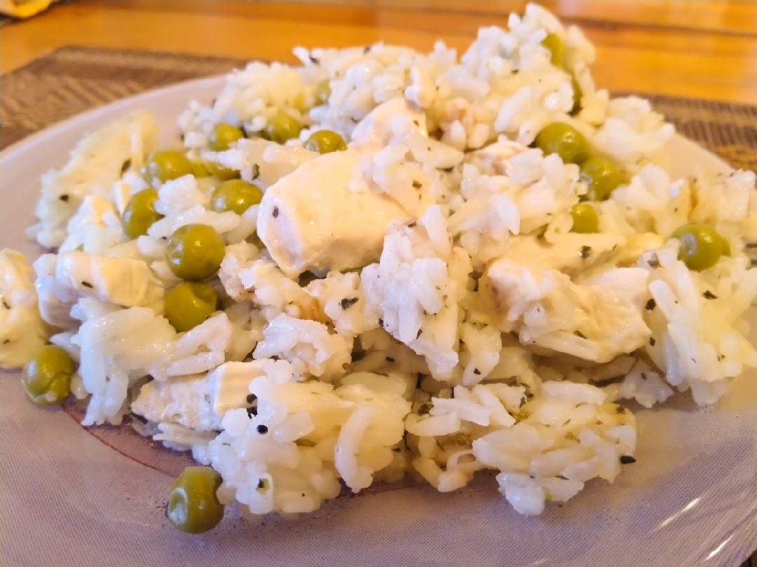 Паэлья с курицей и горошком