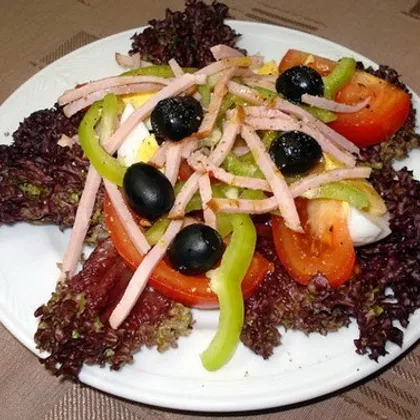 Салат с овощами, яйцами и ветчиной «Арагонский»