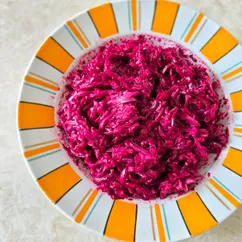 Салат из свёклы с чесноком