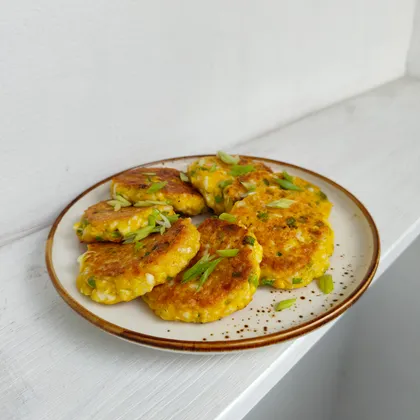 Пирожки с луком и яйцом 🥟