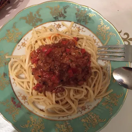 Спагетти с подливой по-домашнему
