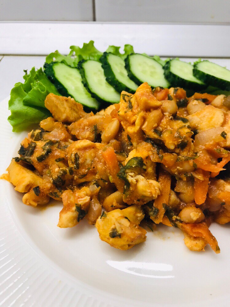 Куриное филе с овощами и фасолью