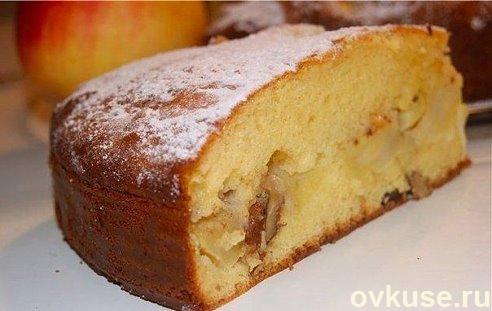 Шарлотка на сгущенном молоке