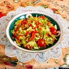   Салат из маргеланской редьки с овощами и орехами