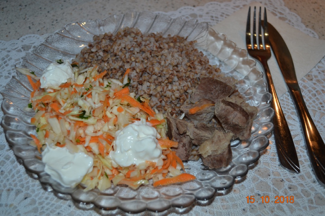 Гречневая каша с пряной говядиной и черносливом, рецепт с фото
