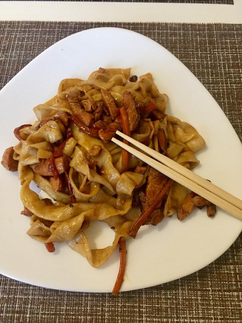 Удон с индейкой и овощами в соусе терияки