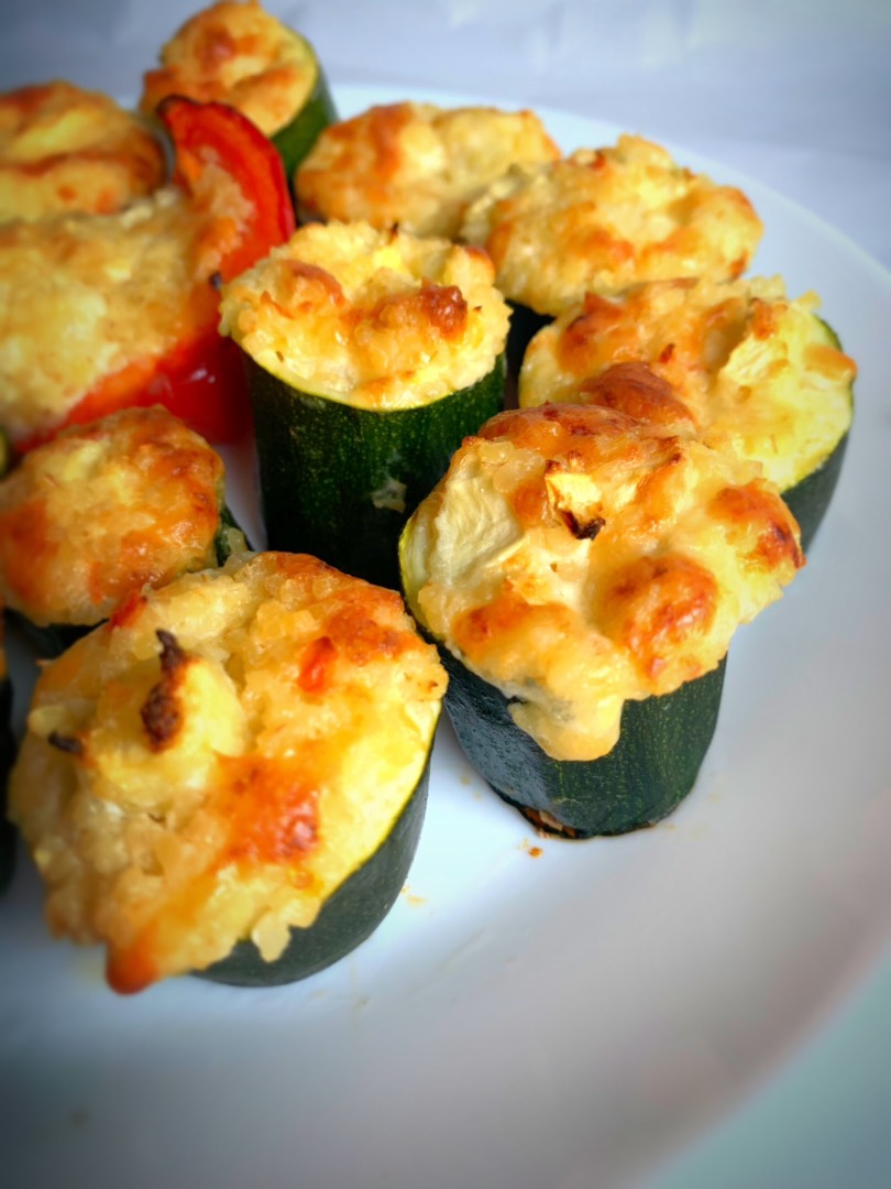 Запечённые кабачки с начинкой