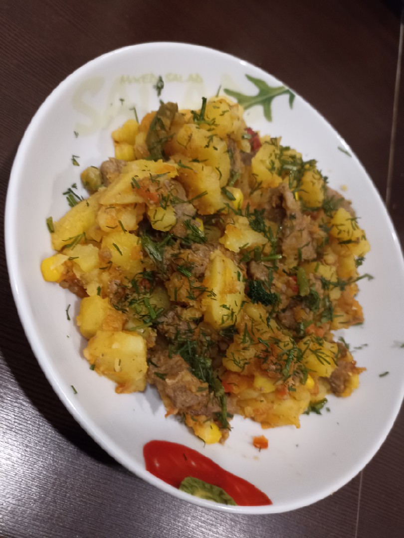 Тушеная картошка с мясом и овощами