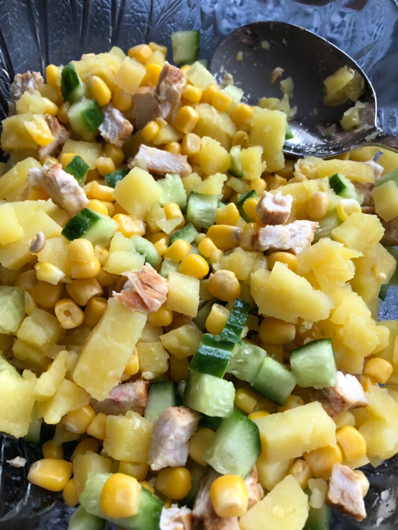 Вкусный салат с консервированной кукурузой, пошаговый рецепт с фото на ккал