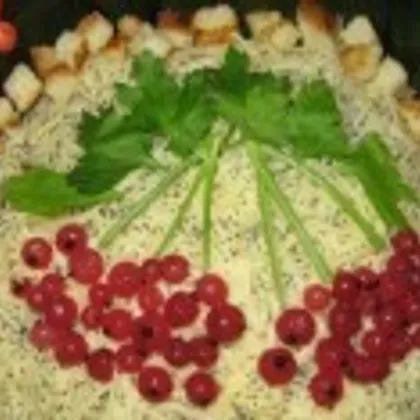 Салат новогодний с грибами и курицей «Рябиновые гроздья»