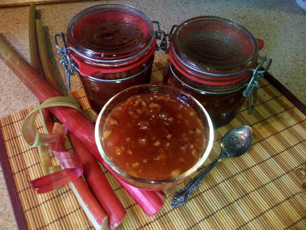Варенье из ревеня и грецких орехов