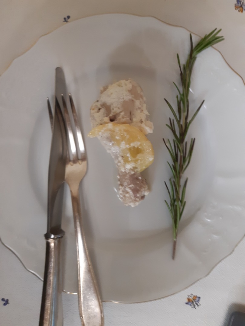 Курица в сметане с лимоном