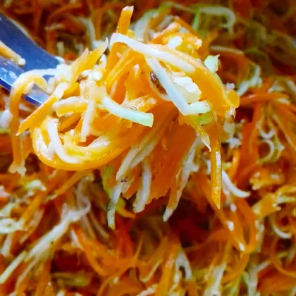Салат из кабачка и морковки по-корейски