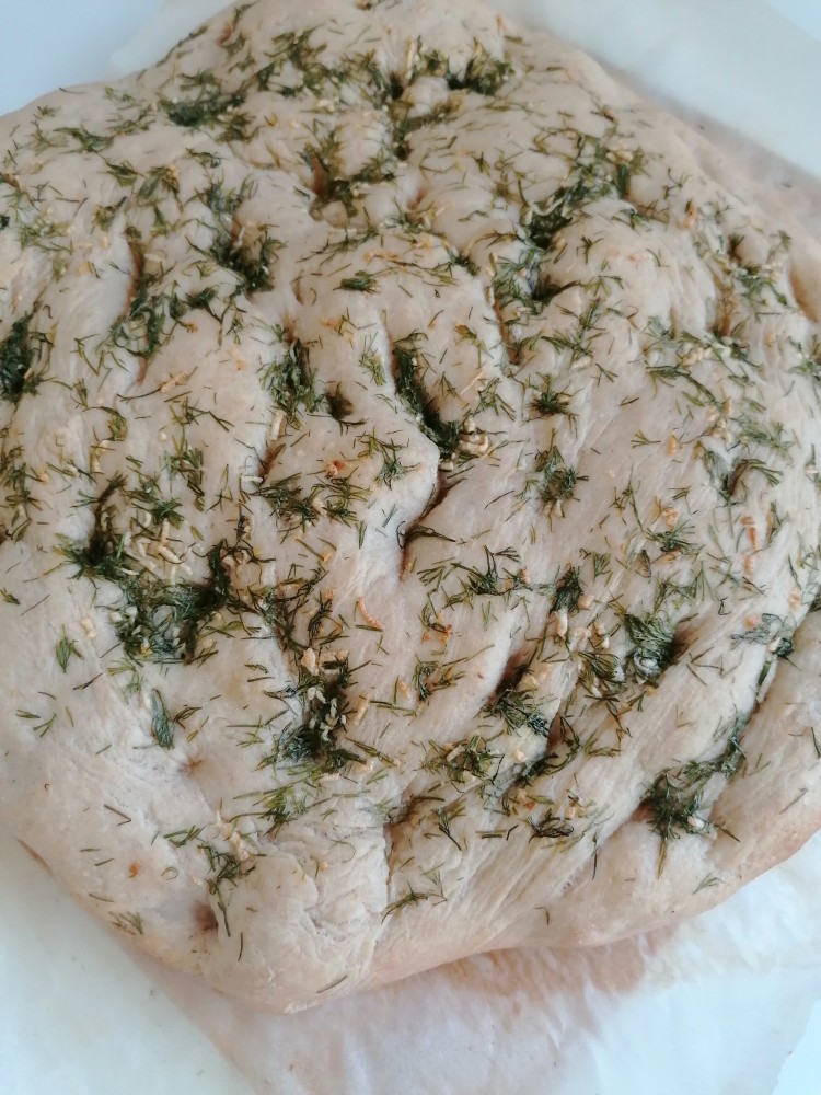 Ароматная фокачча с укропом и чесноком