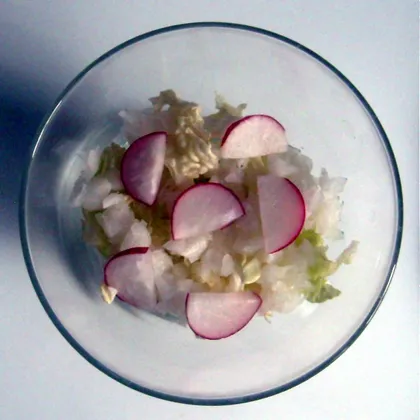 Простой салат с редисом