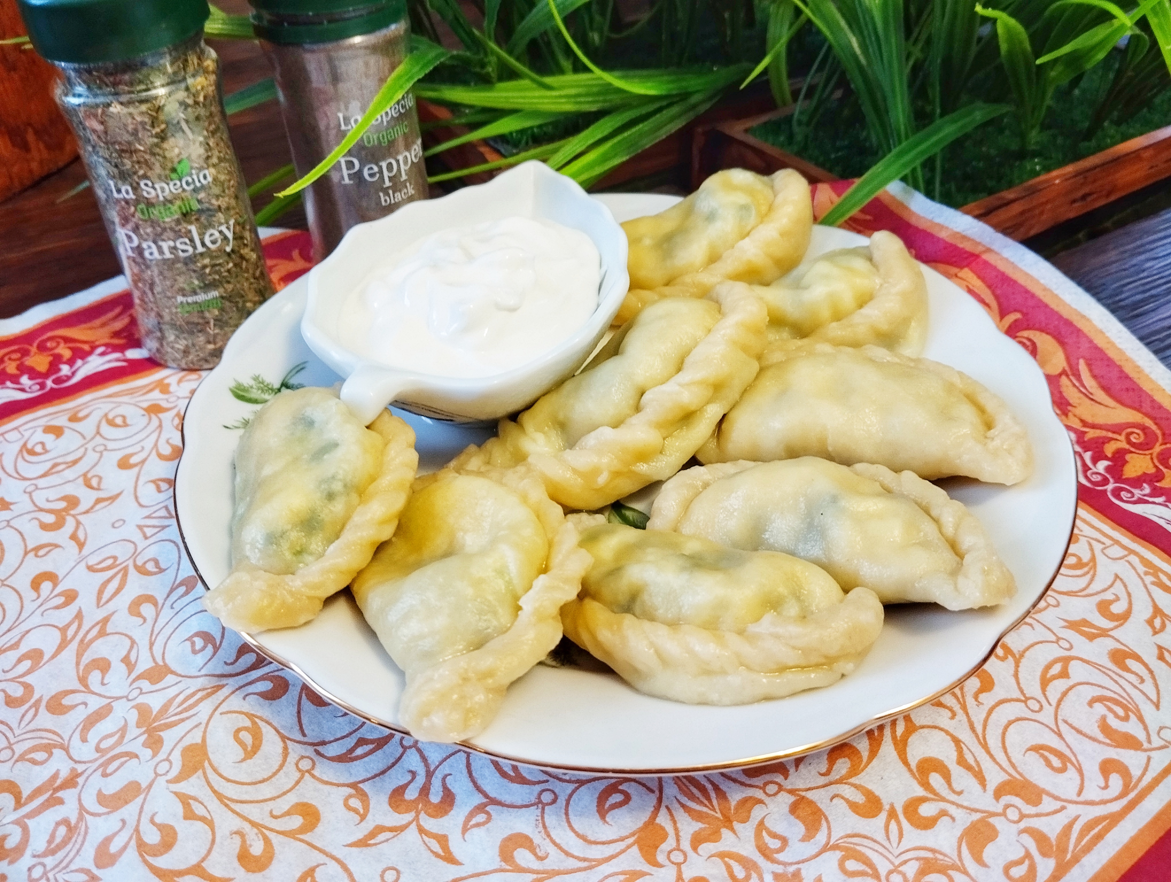 Вареники с зеленым луком и яйцом 