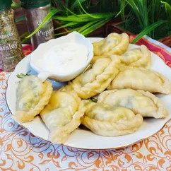 Вареники с зеленым луком и яйцом 