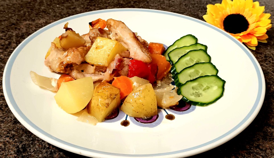 Картофель с курицей в духовке (не приевшийся рецепт)
