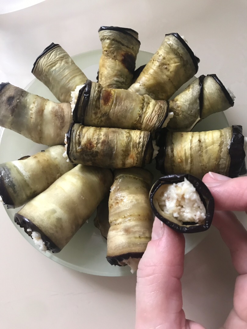 Баклажановые рулетики с сыром и грецким орехом