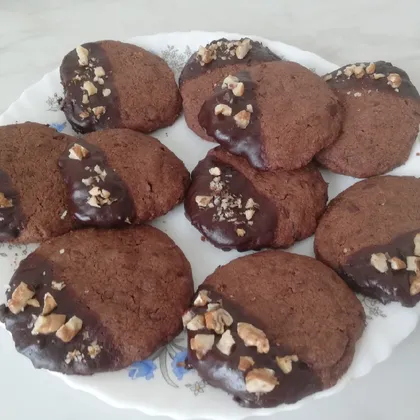 Шоколадные печенья с орехами