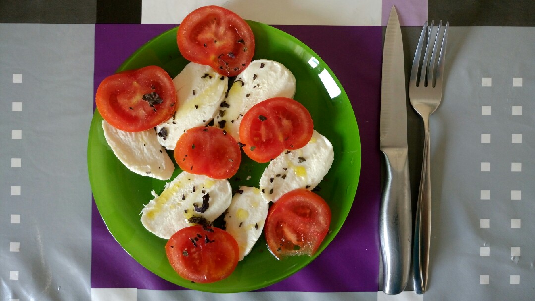 Капрезе или помидоры 🍅 с моцареллой