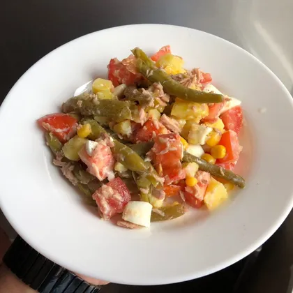 Салат со стручковой фасолью, тунцом и яйцами