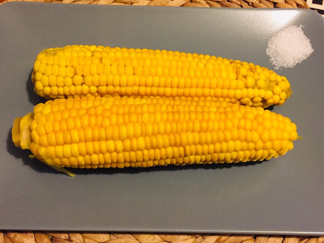 Молодая отварная кукуруза 🌽