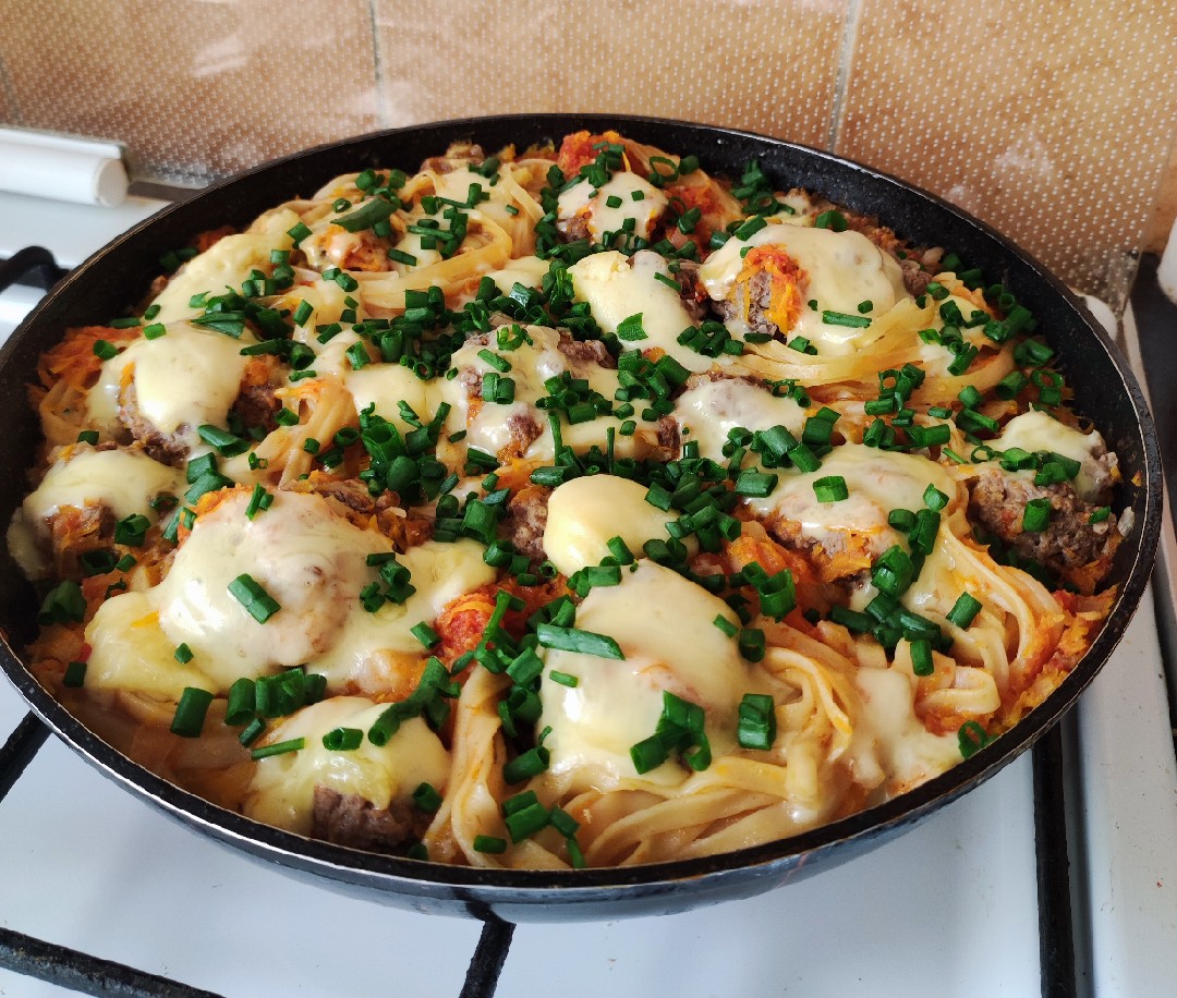 Гнезда с мясом под сыром