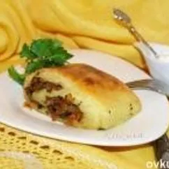 Картофельный рулет со шкварками