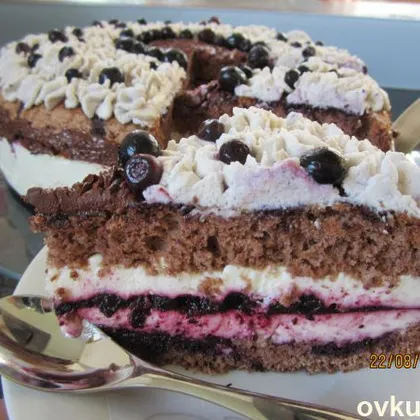 Шоколадно-ванильный торт "Лесная черника"
