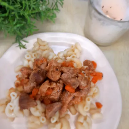 Свинина жареная с луком на сковороде