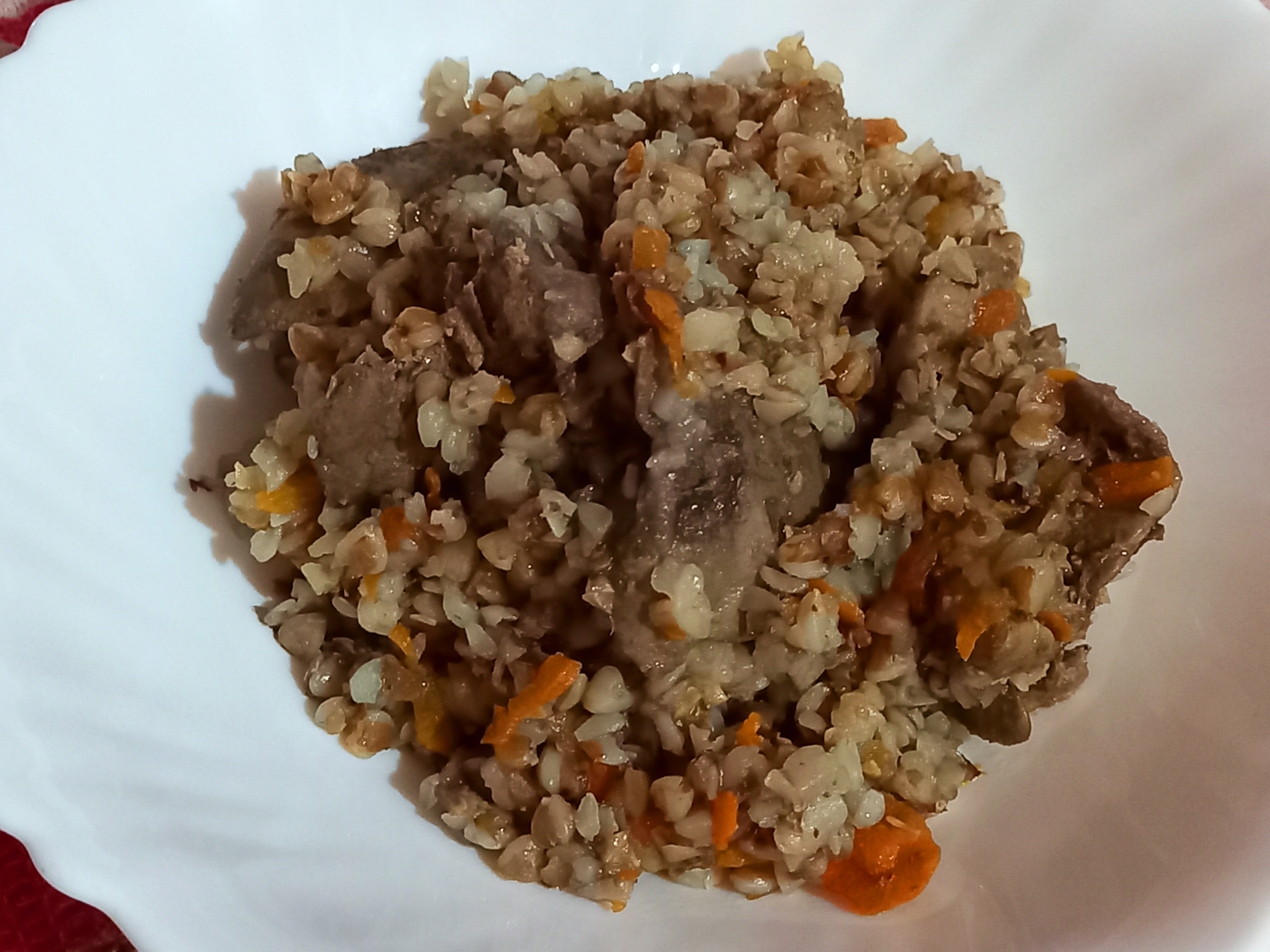 Куриная печень с гречкой и овощами