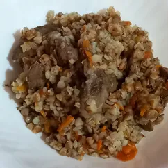Куриная печень с гречкой и овощами