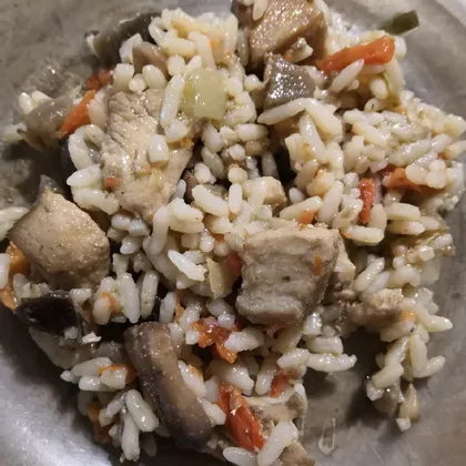 Рис с овощами, грибами и курицей